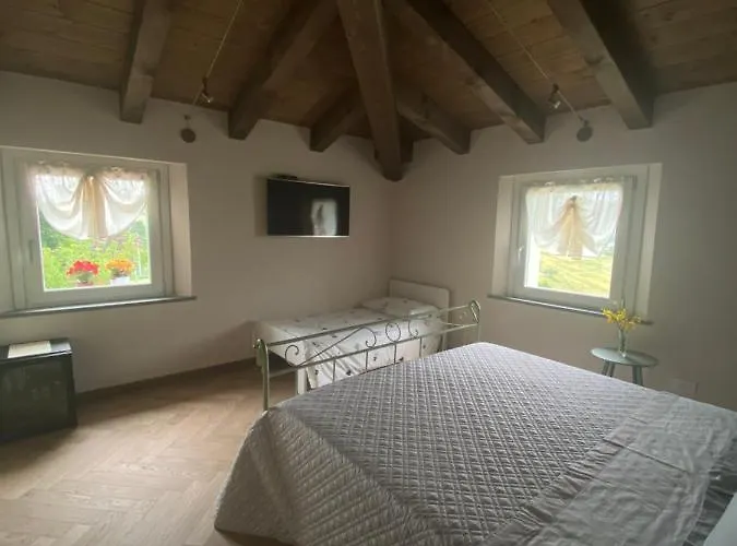 Poderino - A Place To Feel 4*